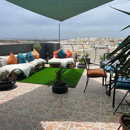 Trendy Seaside Escape 2 Bedroom Penthouse Marsaskala Bagian luar foto