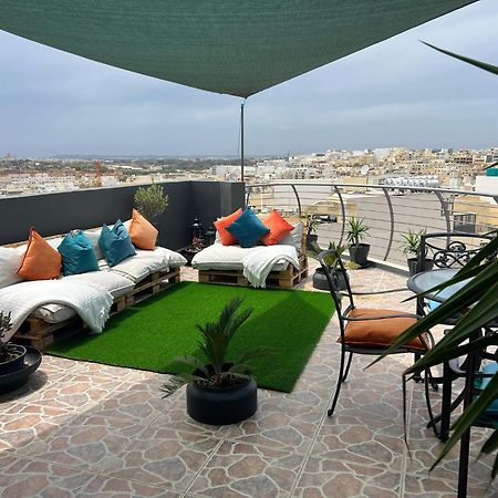 Trendy Seaside Escape 2 Bedroom Penthouse Marsaskala Bagian luar foto