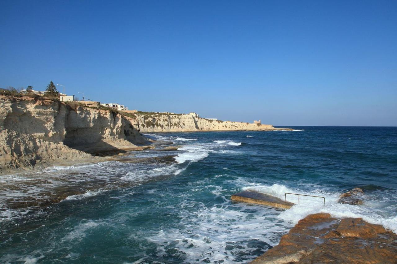 Trendy Seaside Escape 2 Bedroom Penthouse Marsaskala Bagian luar foto