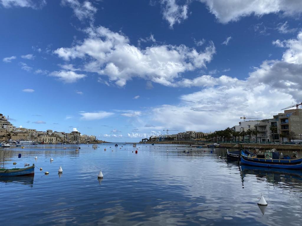 Trendy Seaside Escape 2 Bedroom Penthouse Marsaskala Bagian luar foto
