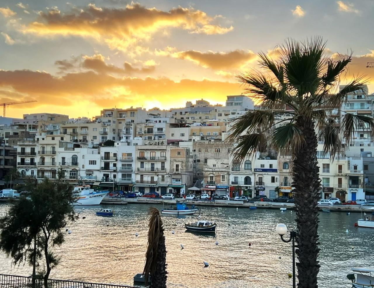Trendy Seaside Escape 2 Bedroom Penthouse Marsaskala Bagian luar foto